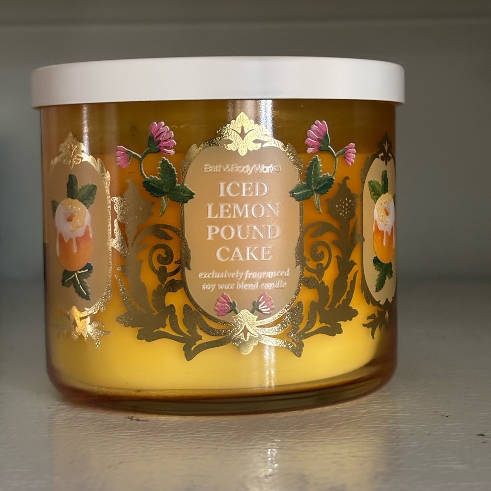 Bath & Body Works Iced Lemon Pound Cake Candle - Gold and Yellow